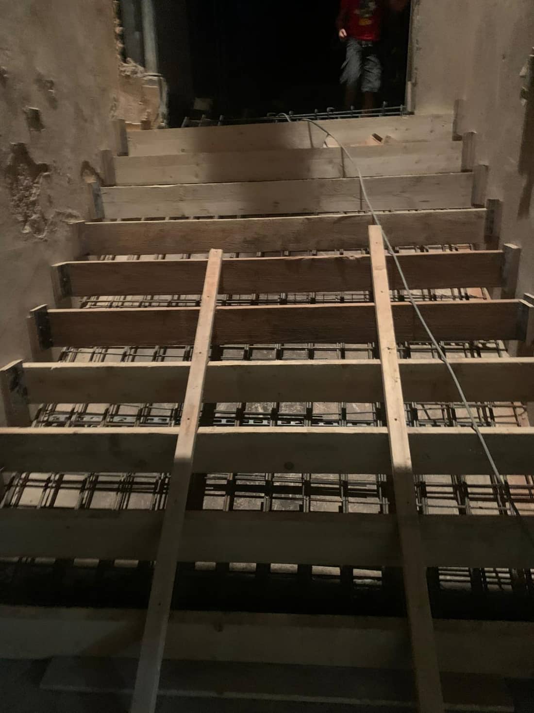 Betontreppe im Rohbau mit Bewehrung und Schalung, BMS Heilbronn